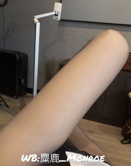 独自在夜晚的海边_免费超清在线观看